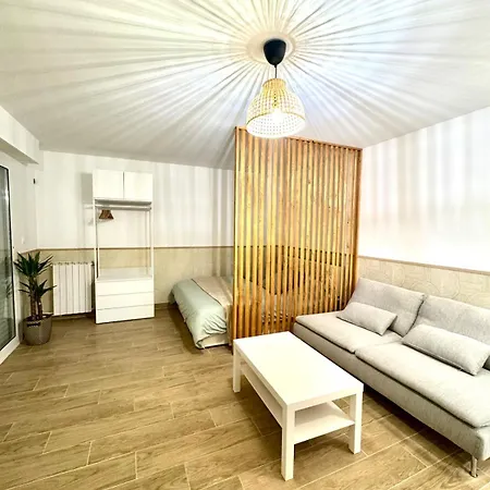 Calme Proche Gare Garavan Apartment *